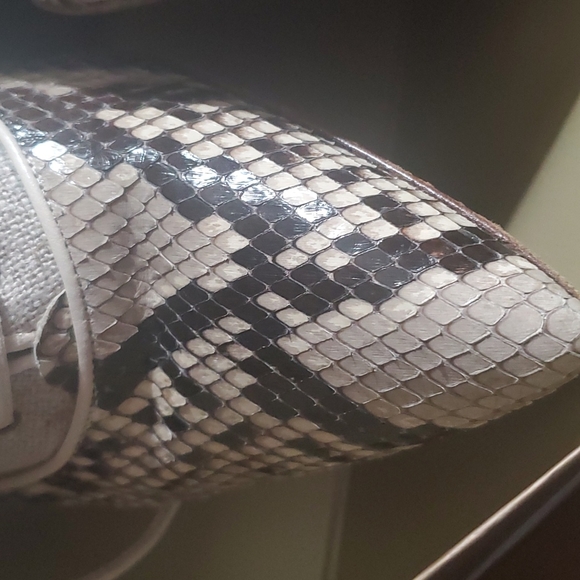 Genuine Snakeskin and Linen Te Casan heels - Picture 11 of 17